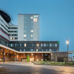 Oys A- ja B-talon sisäänkäynti