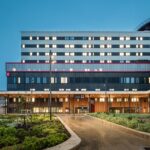 Oys A- ja B-talon sisäänkäynti